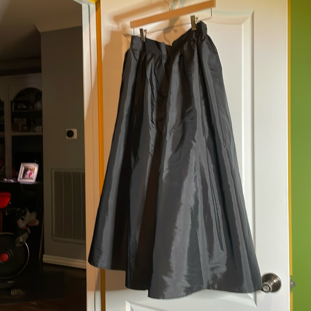 Black polyester&rayon,35 in tea length skirt with tule lining 14 inch zipwaist